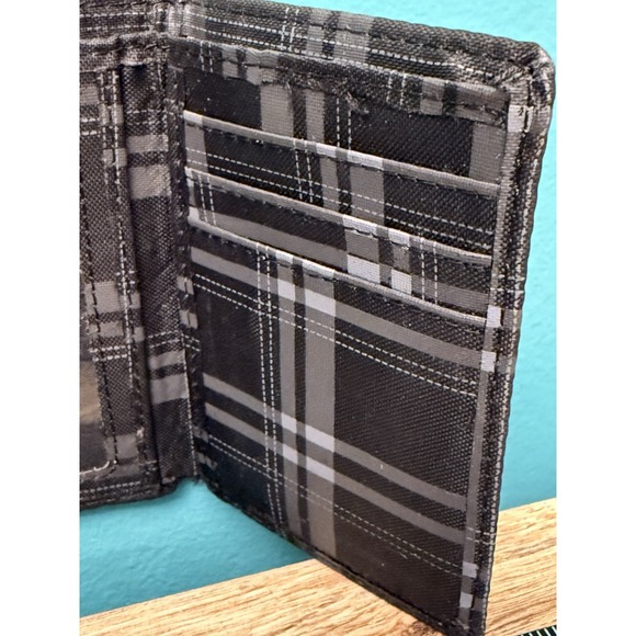 Swiss Gear The Weisshorn Nylon TriFold Wallet Plaid Heritage Print Prep Academic - Picture 4 of 9